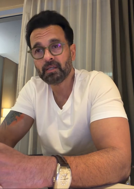 <div>Rohit Roy drops a soulful rendition of his beloved Kishore Kumar track ‘Zindagi Ke Safar Mein…’</div>