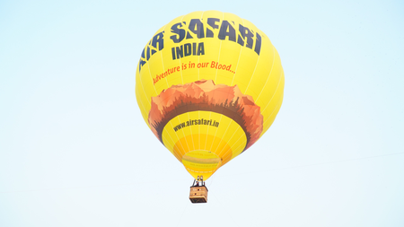 <div>Delhi L-G witnesses DDA’s hot air balloon trial on Yamuna bank</div>