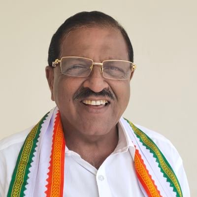 ‘Shashi Tharoor must stop playing a double game’: Congress MP Unnithan