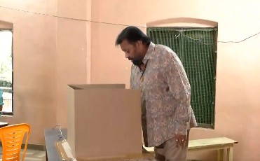 Kerala local body elections: Polling underway in 7 districts; Union Minister Suresh Gopi votes