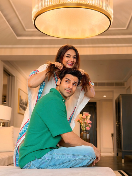 <div>Vivek Dahiya shares belated birthday wishes for Divyanka Tripathi, says ‘seeing her smile is his favourite part of the day’</div>