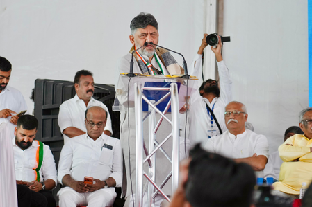 <div>High command told they will call me & CM at appropriate time: Karnataka Dy CM Shivakumar</div>