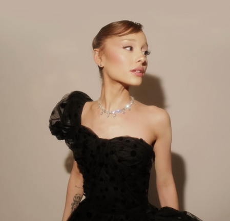 Ariana Grande sings Mariah Carey’s ‘All I Want for Christmas Is You’