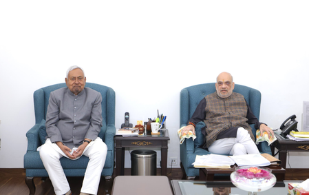 <div>Nitish Kumar meets HM Amit Shah in Delhi, discusses Bihar’s development projects</div>