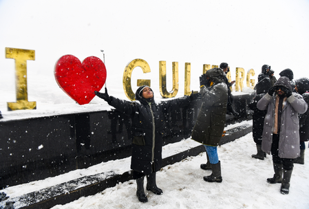 Hotels in Gulmarg see full occupancy as New Year revellers throng Kashmir