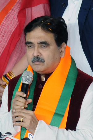 <div>Political slugfest erupts in Bengal over ‘prediction’ of President’s Rule by BJP MP</div>