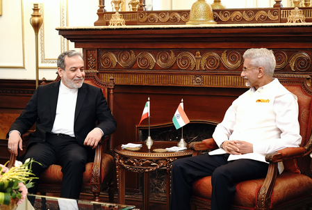 <div>EAM Jaishankar, Iranian counterpart discuss ‘evolving situation’ in and around Iran</div>