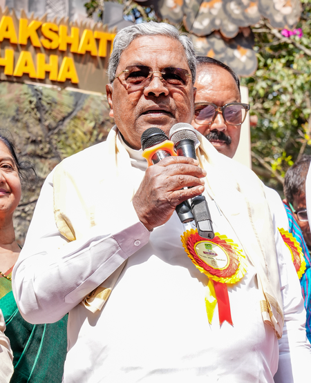 <div>With blessings of high command and people, I broke Devaraj Urs’ record: K’taka CM Siddaramaiah</div>