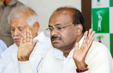 <div>‘Loot, extortion, fencing scams not part of my experience’: Kumaraswamy to Shivakumar</div>