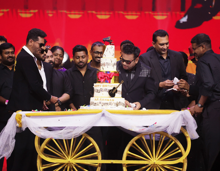 <div>A R Rahman celebrates birthday with ‘Moonwalk’ team; cuts cake at audio launch</div>
