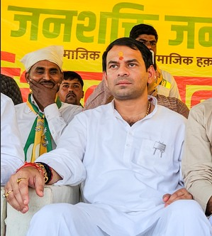 <div>Tej Pratap to host ‘Chura-Dahi’ feast on Makar Sankranti, signals continuation of Lalu Yadav’s political tradition</div>