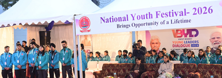 <div>J&K L-G flags off 53-member contingent to participate in 29th youth festival in Delhi</div>