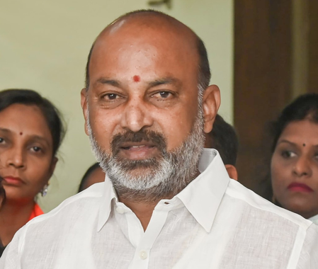 <div>Congress ‘begged’ job aspirants in 2023, ‘beating’ them in 2026: MoS Bandi Sanjay</div>