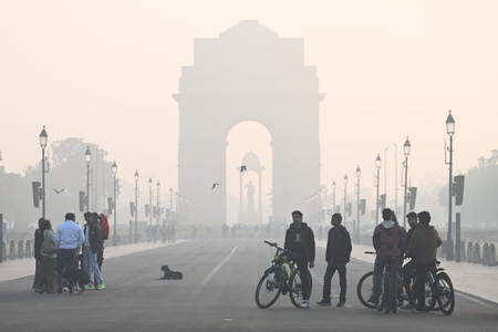 Delhi’s air quality remains in ‘very poor’ category, cold wave conditions persist