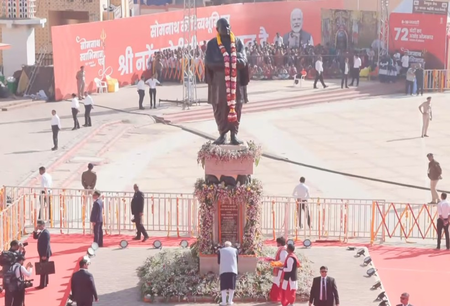 Somnath Swabhiman Parv: PM Modi pays floral tributes to Sardar Vallabhbhai Patel
