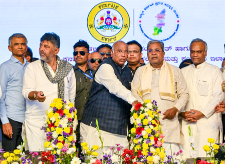 <div>Kharge flags ‘north-south K’taka disparity’, seeks Mysuru-like development for Kalaburagi</div>