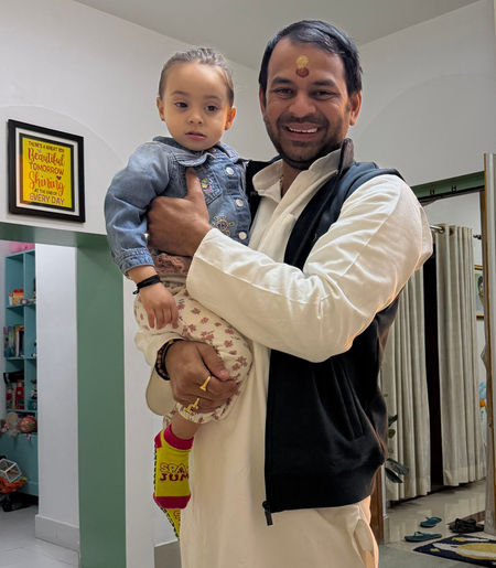 Tej Pratap Yadav invites Lalu, Rabri and Tejashwi for Dahi-Chura feast