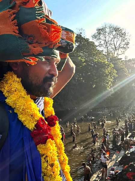 <div>’29’ director Rathna Kumar offers prayers at Sabarimala!</div>