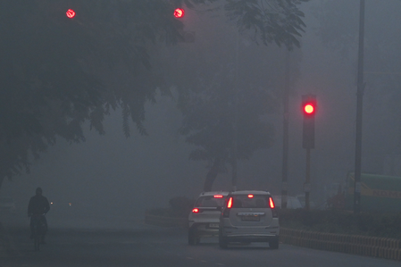 Air quality slips to ‘very poor’ category; cold wave, dense fog grips Delhi-NCR