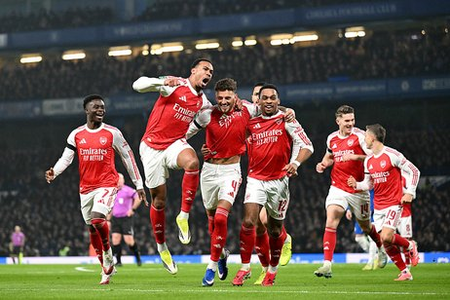 Arsenal edge thriller to take narrow SF lead over Chelsea