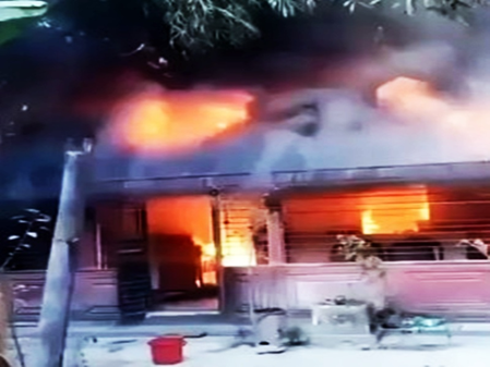 <div>BJP shares video of burning Hindu house in B’desh, draws comparison with Bengal’s Murshidabad</div>