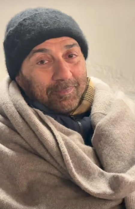 Sunny Deol enjoys a woodfire pizza night in chilly night, thanks fans for love on Border 2 trailer 