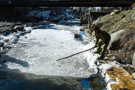 <div>J&K: Higher reaches record light snowfall, Valley plains again miss rain, snow</div>