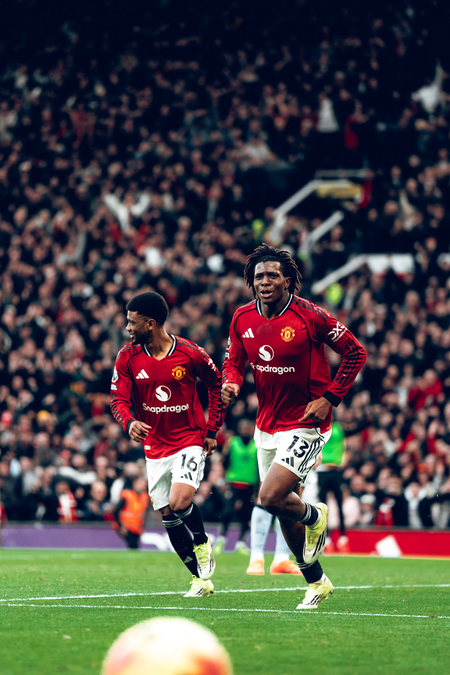 Premier League: Man Utd return to winning ways with 2-0 derby victory over City