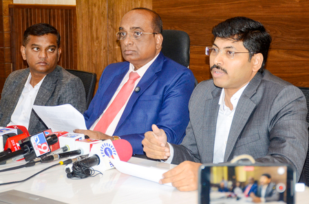 <div>Karnataka SEC to use ballot papers for B’luru civic polls; elections after May 25</div>