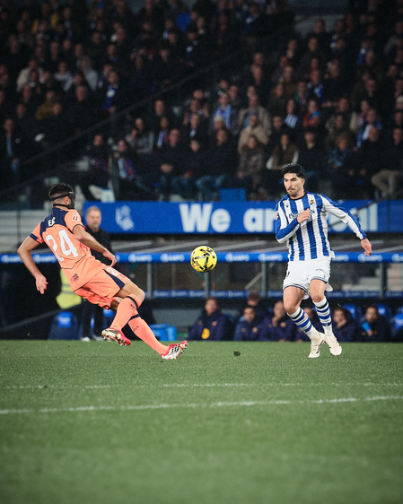 Real Sociedad beat Barca as La Liga title race tightens
