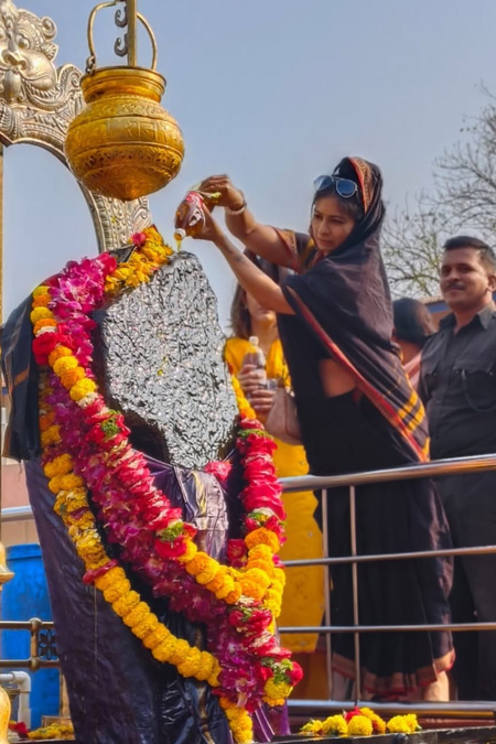 <div>Tanishaa Mukerji visits Shani Shingnapur with her ‘Devis’, says ‘no evil can touch you’</div>
