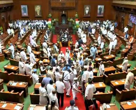<div>K’taka Governor junks govt-prepared speech, ends address in few lines; high drama in joint session</div>