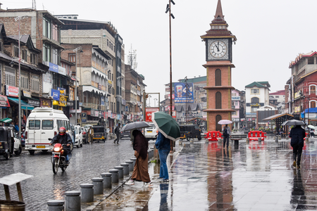 <div>Gusty winds disrupt life in Kashmir, snowfall forces closure of highways in J&K</div>