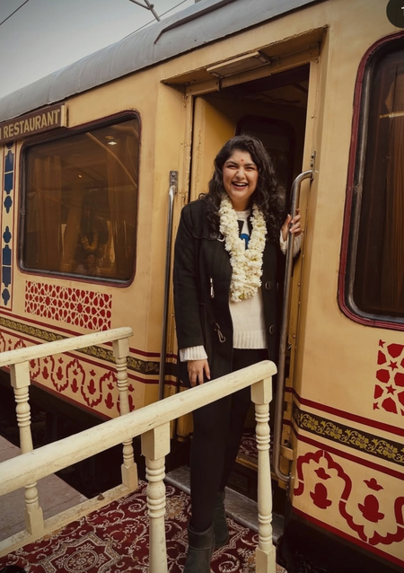 Anshula Kapoor treats herself to royalty on ‘Palace on Wheels’ train, enjoys hair styling session on in-train salon