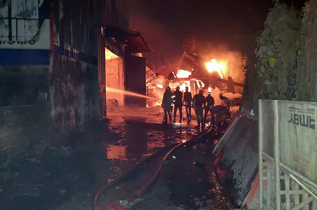Death toll in massive fire in Kolkata warehouse rises to 7 (2nd lead)