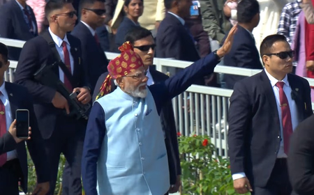 Breaking protocol, PM Modi walks down Kartavya Path, greets people