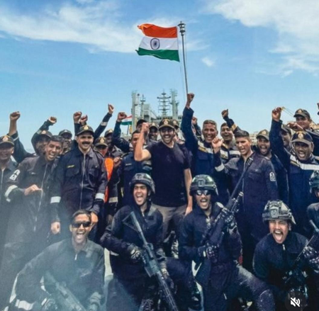 Kartik Aaryan marks Republic Day with a powerful pic with Indian Army