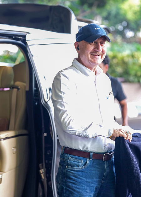 Anupam Kher has a special visitor on the set of his next with Sooraj Barjatya