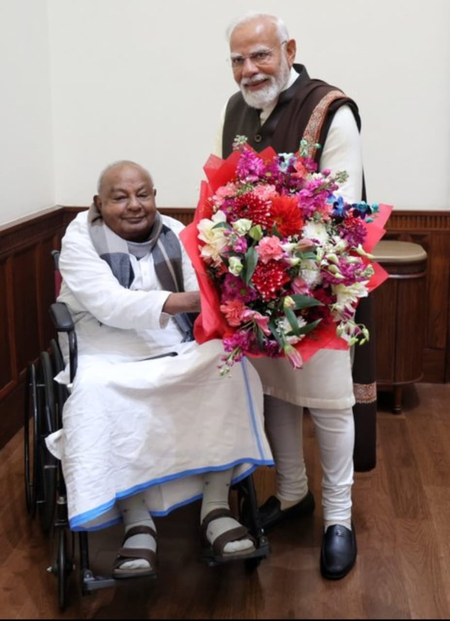 PM Modi meets Deve Gowda, praises his insights on key issues