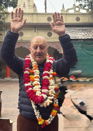 Anupam Kher offers prayers at Sankat Mochan, Kashi Vishwanath temples in Varanasi