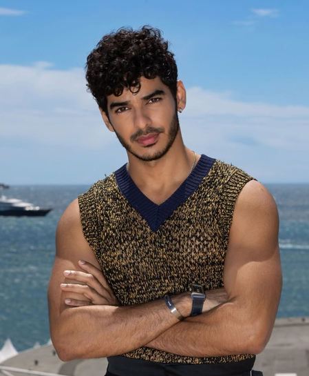 Ishaan Khatter dances, glides through moves, leaves fans impressed