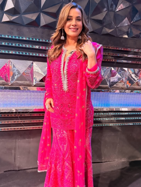 <div>Neelam Kothari reveals she was the one behind Shah Rukh Khan, Gauri Khan’s iconic love story</div>