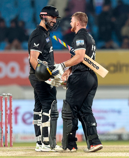 2nd ODI: Mitchell steals Rahul’s thunder as NZ register seven-wicket win over India (ld)