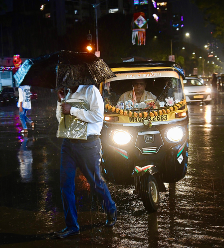 New Year begins on a wet note for Mumbaikars, unexpected rain drenches parts of city