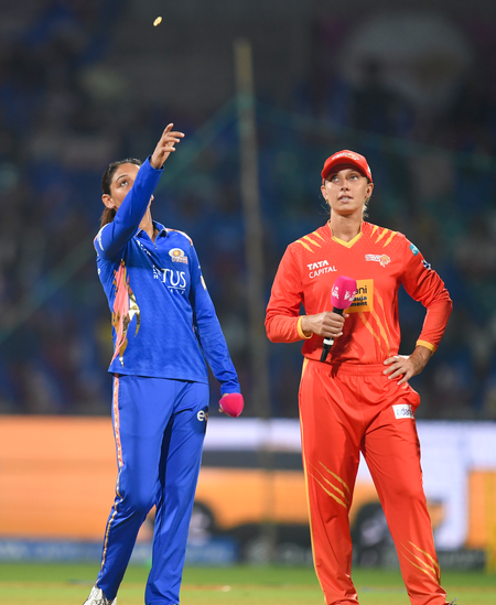 WPL 2026: Mumbai Indians elect to bowl as Ayushi Soni debuts for Gujarat Giants