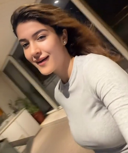 Shanaya Kapoor spends her Saturday night listening to ‘Jee Liya’ on loop