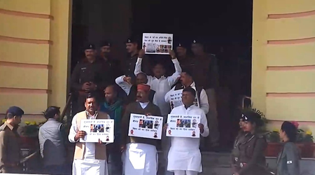 Opposition protests outside Bihar Assembly over law and order