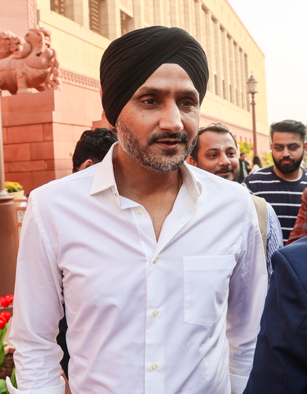 <div>Harbhajan Singh says ‘Satyameva Jayate’ as court discharges Kejriwal, Sisodia in liquor policy case</div>