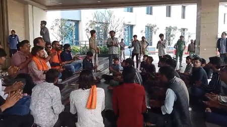 <div>Right-wing activists create ruckus at Indore college over Valentine’s Day event</div>
