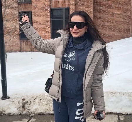 <div>Ameesha Patel revisits Boston memories, shares glimpse of ‘hated canteen’, dorm & auditorium</div>